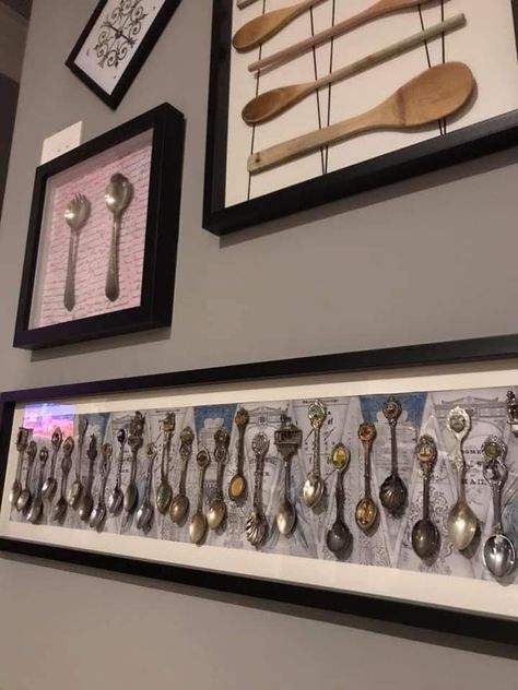 Spoon Display Ideas Diy, Souvenir Spoon Display Ideas, Spoon Collection Display Ideas, Vintage Silverware Display, Spoon Display Ideas, Gallery Wall Ideas Stairs, Family Heirloom Display, Spoon Display, Iphone Wallpaper Texture