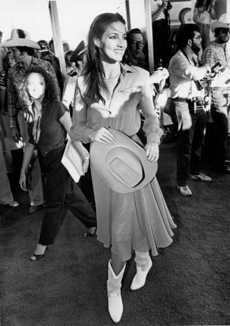 Madolyn Smith Urban Cowboy | actress Madolyn Smith at the Houston movie premiere for "Urban Cowboy ... Urban Cowboy Movie Outfits, Madolyn Smith, Urban Cowboy Movie, An Officer And A Gentleman, Charlie Daniels, Texas Monthly, Urban Cowboy, Film Posters Vintage, Cowboy Party