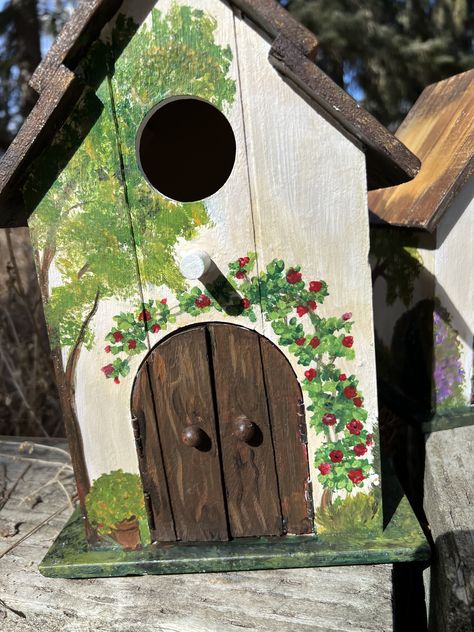 Hobbit Bird House, Wooden Bird Houses Painted, Birdhouse Designs Paint, Bird House Painting Ideas Simple, Cute Bird House Painting Ideas, Birdhouse Painting Ideas Easy, Painted Bird Houses Ideas, Bird House Painting Ideas, Painting Bird Houses