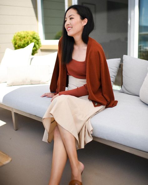 Fall 2020 work outfit - root neutral colors Rust Top Outfit, Minimalist Attire, Being With Friends, Neutral Skirt, Chic Business Attire, Office Fashion Summer, Classy Women Quotes, Rust Top, Chic Workwear