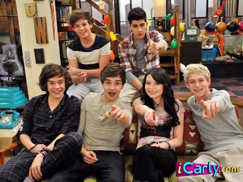 Twitter Icarly And Victorious, One Direction Facts, One Direction Louis, One Direction Wallpaper, One Direction Imagines, One Direction Quotes, One Direction Photos, Icarly, One Direction Memes