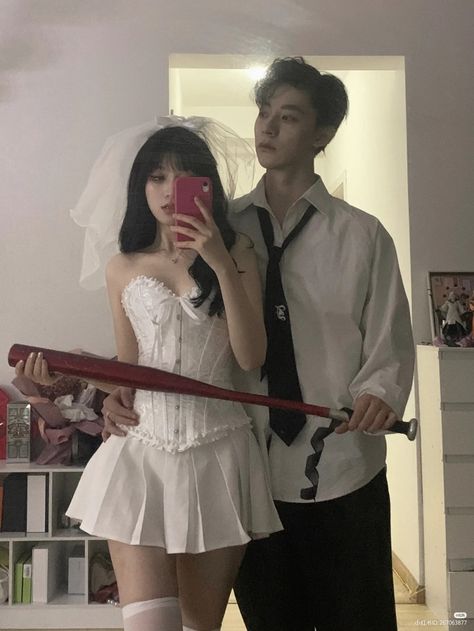 Hot Halloween Outfits, Couples Halloween Outfits, Cute Couple Halloween Costumes, Halloween Costume Outfits, Ulzzang Couple, Fantasias Halloween, Cute Halloween Costumes, Couple Halloween, Cute Relationship Goals