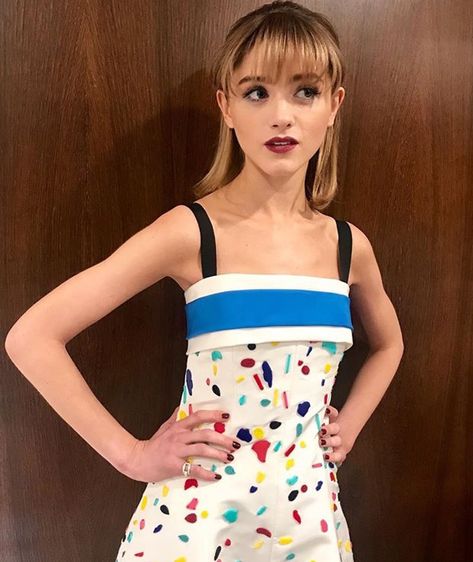 Natalia Dyers Rocking the Blonde Hair and Confetti Dress... So Sexy!!! Stranger Things Natalia Dyer, Natty Ice, Samantha Robinson, Confetti Dress, Charlie Heaton, Natalia Dyer, Nancy Wheeler, Stranger Things 3, Color And Texture