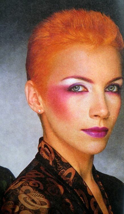 ANNIE LENNOX 1980’s Makeup, 1980 Makeup, Mascara Bleu, 80's Makeup, Glam Rock Makeup, 80s Hair And Makeup, 80s Makeup Looks, 80’s Makeup, 1980s Makeup