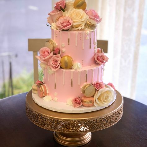 Gold Dripping Cake, Pink And Gold Drip Cake, Open Book Cakes, Gold Drip Cake, Fancy Birthday Cakes, Hot Pink Cakes, Big Birthday Cake, 90th Birthday Cakes, 20 Birthday Cake