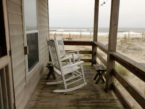 White Picket Fence Ideas, Picket Fence Ideas, End Of Love, Fence Designs, Cottage Aesthetic, Cottage By The Sea, Peaceful Place, White Picket Fence, Seaside Cottage