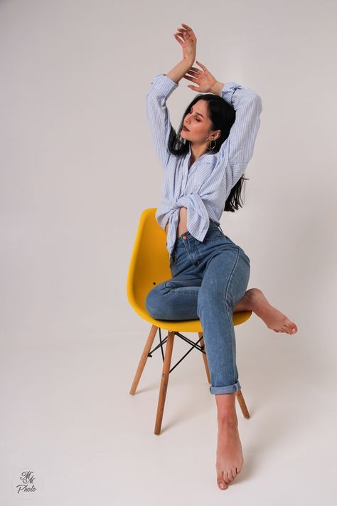 Sitting Poses With Chair, Chair Poses Photography, Chair Poses, Chair Photography, Chair Pose, Sitting Poses, Shooting Photo, Action Poses, Female Poses