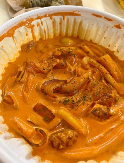 Tteokbokki Aesthetic, Rose Tteokbokki, Tteokbokki Recipe, Salty Foods, Delicacy Food, Yummy Comfort Food, Food Recepie, Culinary Recipes, Recipes From Heaven