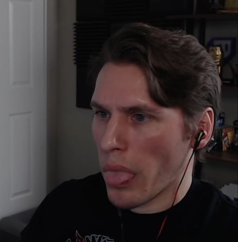 Jerma985 Icon, I Live You, Middle Aged Man, He Makes Me Happy, I Love My Wife, My Wife Is, Father Figure, Human Emotions, Figure Skater