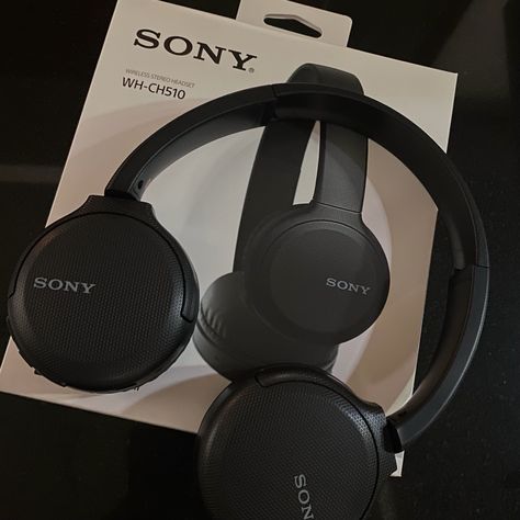 Sony Wch510 Headphones Aesthetic, Sony Xm5 Black Aesthetic, Sony Black Headphones, Black Headphones Aesthetic, Good Headphones, Trendy Headphones, Small Headphones, Headphones Sony, Mochila Jansport