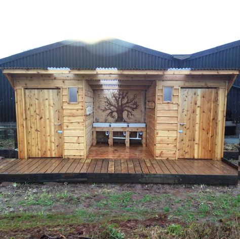 Glamping Toilet Ideas, Campground Bathroom Ideas, Campground Bathhouse Ideas, Bathhouse Ideas, Glamping Bathroom, Disabled Toilet, Outhouse Bathroom, Compost Toilet, Outside Toilet