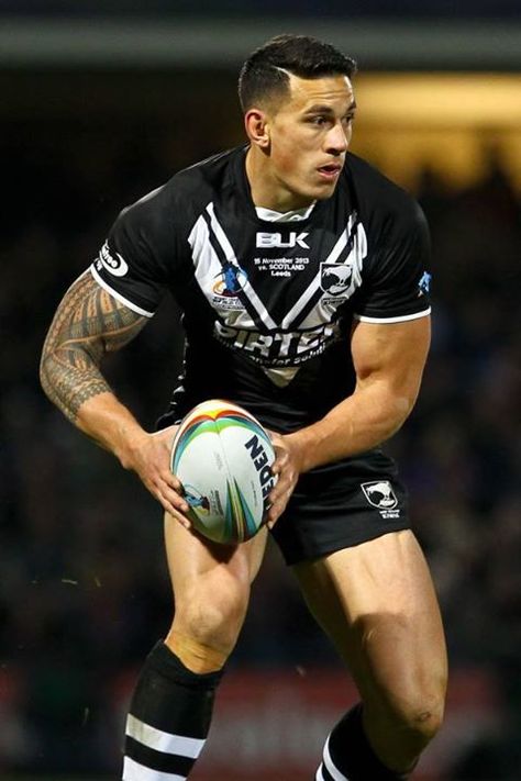 SBW Sonny Bill Williams, Rugby Player Physique, Welsh Rugby Players, Fit Rugby Players, Heptathlon, Athletic Supporter, Nz Rugby Players, Hot Rugby Players, All Blacks Rugby