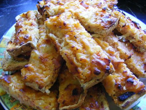 We make this in the school cafeteria every day for morning tea. Its quick, easy, economical, and yummy! Savoury Toast, Morning Tea Ideas, Savory Snack Recipes, Savoury Slice, Savoury Finger Food, Tea Ideas, Savoury Baking, Morning Tea, Thermomix Recipes