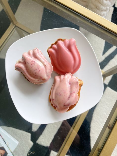 #madeleinecookie #tulips #cookies #strawberrycookie #madeleine #spring #pink #cute Madeleines Aesthetic, Tulips Cookies, Cute Food, Aesthetic Food, Tulips, Dessert, Cake, Pink, Quick Saves