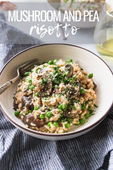 Mushroom Pea Risotto makes a comforting winter vegetarian dinner or side dish! Creamy, rich parmesan risotto paired with earthy mushrooms and bright spring peas for an incredible combination. Easy Vegetarian Thanksgiving Recipes, Mushroom And Pea Risotto, Creamy Mushroom Risotto, Vegetarian Appetizers Easy, Pea Risotto, Easy Risotto, Traditional Thanksgiving Recipes, Vegetarian Thanksgiving Recipes, Parmesan Risotto