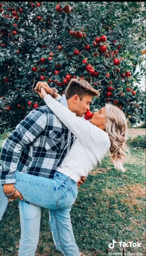 Cute Couple Pics At Pumpkin Patch, Fall Boyfriend Girlfriend Pictures, Apple Orchard Engagement Photoshoot, Couples Coordinated Outfits, Apple Picking Engagement Photos, Apple Orchard Couples Photoshoot, Fall Couples Photoshoot Apple Orchard, Couple Apple Picking Pictures, Apple Picking Couple Pictures