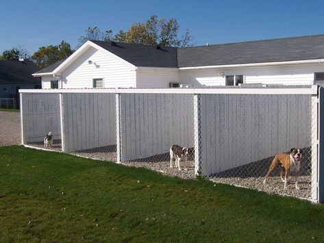 25 Best Outdoor Dog Kennel Ideas - The Paws Dog Kennel Flooring, Outdoor Dog Runs, Dog Kennel Ideas, Portable Dog Kennels, Kennel Ideas Outdoor, Boarding Kennels, Dog Boarding Facility, Dog Boarding Kennels, Boarding Facility