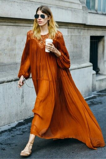 Veronika Heil Brunner. Photographed by Tommy Ton. #modestfashion #modeststyle #modestlook Lace High Low Dress, Look Hippie Chic, Star Sunglasses, Boho Gown, Moda Hippie, Walking Down The Street, Estilo Hippie, Perfect Summer Outfit, Fashion Week 2015