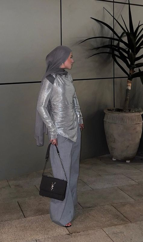 Elif Naz Hijabi Birthday Outfit, Modest Birthday Outfit, Aesthetic Muslim Outfits, Disco Party Outfit, Dubai Outfit, Brown Sequin Dresses, Glitter Outfit, Hijab Fashion Summer, Silver Outfits