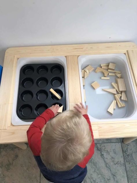 The Ultimate List of Sensory Bins For 1 Year Olds (Taste Safe & Choking Hazard Free!) Sensory Bins For 1 Year, Sensory Bin Play, Sensory Activities Toddlers, Baby Play Activities, Baby Learning Activities, Sensory Table, Diy Toddler, Cool Science Experiments, Indoor Activities For Kids