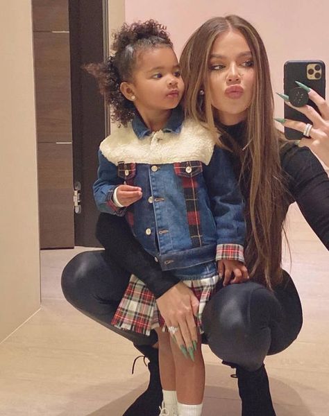 True Thompson, Khloe Kardashian Photos, Kloe Kardashian, Khloé Kardashian, Kardashian Kids, Kardashian Photos, Kardashian Family, Keeping Up With The Kardashians, Celebrity Moms