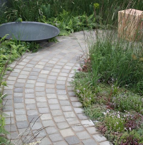 Shed Inspiration, Brick Path, Brick Walkway, Walkways Paths, Driveway Landscaping, Garden Paving, Garden Path, Garden Pathway, Garden Club