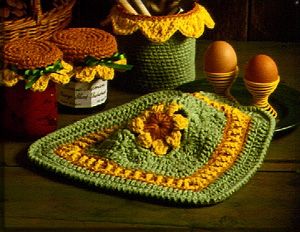 Welcome to Bernat's Free Patterns—Sunflower Dishcloth Crochet Hot Pads, Crochet Dishcloth, Crochet Towel, Dishcloth Crochet Pattern, Crochet Washcloth, Crochet Potholders, Crochet Sunflower, Dishcloth Pattern, Crochet Kitchen