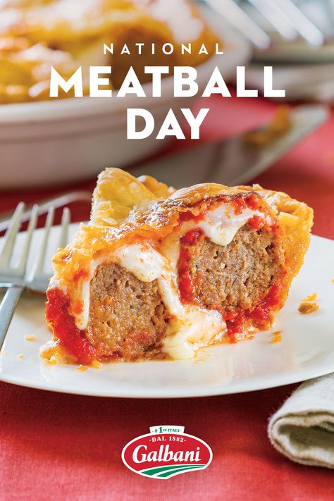 meatball pie on a white dish Meatball Pie Recipe, Meatball Pie, Easy Hamburger Casserole, Hamburger Meals, Easy Baked Spaghetti, Mediterranean Foods, Pasta With Meat Sauce, Meat Casserole, Food Holidays