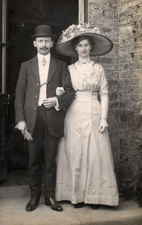 Found image. I imagine from the smartness of the clothes and the formality of the pose that this is a wedding couple. Edwardian Wedding, Victorian Era Fashion, Victorian Couple, 1900s Fashion, Vintage Couples, The Pose, Mens Fashion Inspiration, Vintage Clothing Men, Russian Fashion