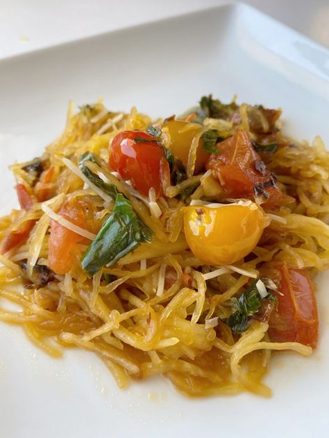 Lemon garlic spaghetti squash - A Gluten Free Plate Gluten Free Vegetarian Dinner, Garlic Spaghetti Squash, Pasta Making Recipes, Traditional Spaghetti, Vegan Gluten Free Dinner, Pasta Substitute, Garlic Spaghetti, Gluten Free Dinner Easy, Soy Free Recipes