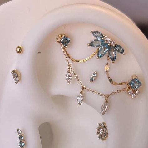 Blue Piercing Aesthetic, Took Piercing Jewelry, Ear Piercing Jewelry Ideas, Piercing Placement Ideas, Ear Mapping Piercing, Piercings Ear Ideas, Ear Styling Ideas, Triple Flat Piercing, Flat Piercings