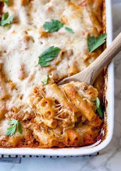 Healthy Baked Ziti, Low Calorie Pasta Recipes, Pregnancy Freezer Meals, Freezer Casseroles, Freezer Meals For New Moms, Meals For New Moms, Easy Baked Ziti, Ziti Recipe, Freezer Dinners