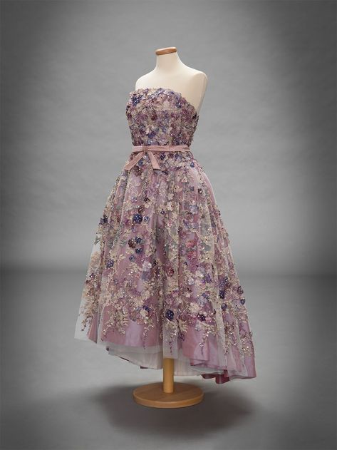 Dior Dresses Vintage, Costume Designer Aesthetic, Dior Outfit Aesthetic, Dior Cocktail Dress, Christian Dior 1950s, Mrs Harris Goes To Paris, Jenny Beavan, Paris Costume, Vintage Dior Dress