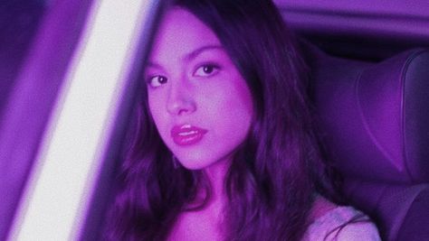 Olivia Rodrigo Widgets Medium, Drivers Lisence Oliva Rodrigo, Olivia Rodrigo Twitter Header, Olivia Wallpaper, Olivia Aesthetic, Wallpapers Computer, Liv Rodrigo, Twitter Header Aesthetic, Dark Purple Aesthetic