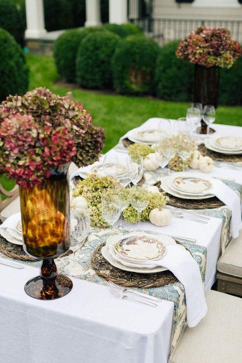 Autumn Centerpiece Ideas, Fall Centerpiece Ideas, Grass Centerpiece, Casual Table Settings, Dining Room Centerpiece, Orange Candle, Dried Hydrangeas, Tablescape Inspiration, Green Hydrangea