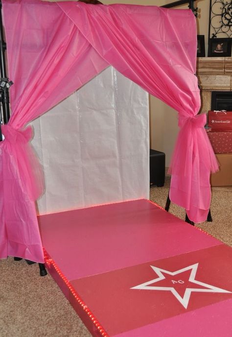 Barbie Stage Decoration, Diy Runway Stage, Fashion Show Birthday Party Ideas, Fashion Show Party Ideas, Diy Fashion Runway, Diy Runway, Barbie Fashion Show, Pink Fashion Show, Fashion Birthday Party