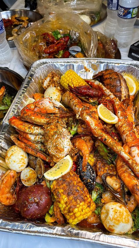 Crab Dinner Recipes, Holiday Seafood Recipes, Crab Dinner, Seafood Boils, Seafood Boil Recipes, Boiled Food, Yummy Seafood, Soul Food Dinner, Food Babe