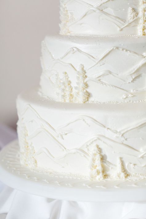 This multi-tiered, monochromatic mountain wedding cake from Das Meyer Fine Pastry Chalet is the perfect accent to a Colorado winter affair. One Tier Wedding Cake Mountain, Ski Wedding Cake, Multi Tier Cake, Bare Cake Wedding, Two Layer Wedding Cakes, Mountain Inspired Wedding, 70s Shoot, Mountain Wedding Cake, Austrian Wedding