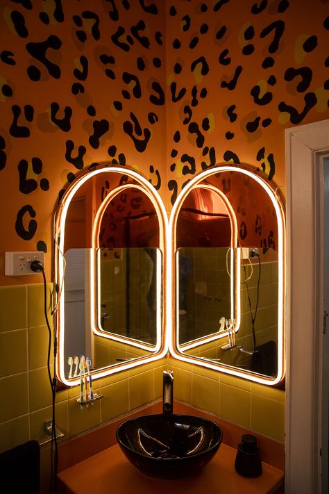 Neon Bathroom Aesthetic, Women Workshop, Led Bedroom Lights, Barbie Hotel, Leopard Print Bathroom, Neon Bathroom, Gold Shimmer Wall, Crazy Bathrooms, Neon Mirror