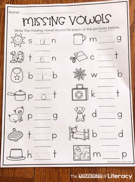 Kite CVC Word Sort - FREE Spring Printable for Kindergarten! Cvc Worksheets Free, Kindergarten Literacy Centers, Word Sort Activities, अंग्रेजी व्याकरण, Cvc Worksheets, Cvc Words Worksheets, Cvc Activities, Word Sort, Cvc Words Kindergarten