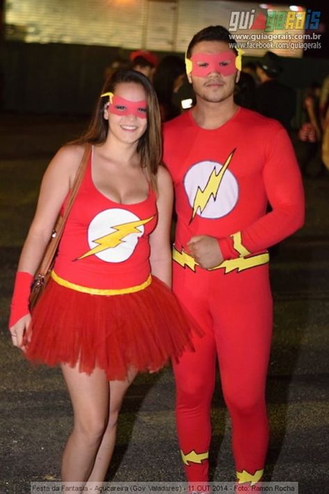 couple halloween costumes - the flash Check out these awesome couple Halloween costumes that you should be rocking this Halloween. We also fill you in on each superhero's abilities and strengths. #top5 #topfive #halloween #superhero #halloweencostume #halloweencostumeideas Halloween Costumes Superhero, Flash Halloween Costume, Superhero Couples Costumes, Best Couple Halloween Costumes, Superhero And Villain Costumes, Fantasia Diy, Diy Superhero Costume, Disney Halloween Parties, Flash Costume