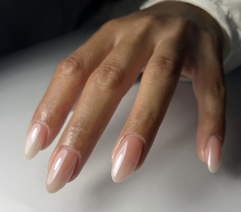 Milk Colored Nails, Ombré Nails Chrome, Champagne Ombre Nails, Jelly White Nails, Nude Jelly Nails, Cream White Nails, Vanilla French Nails, Chrome Nails Ombre, Nail Editorial