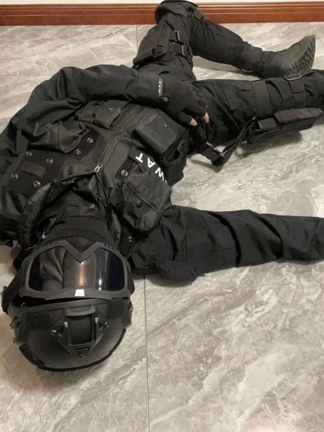 Militarycore Aesthetic, Men In Tactical Outfits, Masked Tactical Men, Strange Reaction Pic, Men On Their Knees For Women, Hot Military Men, Warcore Outfits Men, Masked Military Man, Moter Cycle Men