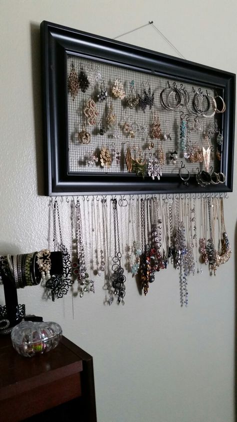 Diy Jewelry Organizer Wall, Wall Display Ideas, Diy Jewelry Wall, Diy Jewelry Organizer, Diy Earring Holder, Jewelry Organizer Diy Wall, Jewelry Storage Diy, Jewellery Holder, Diy Jewelry Display