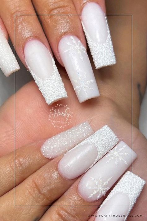 holiday white nails christmas Winter Milky Nails, Winter White And Silver Nails, Christmas Nails With White Base, White Frosty Nails, White Christmas Nails Acrylic Holiday, White Glittery Christmas Nails, Holiday Nails Winter Christmas Acrylic, Christmas Nails 2023 White, Milky Winter Nails