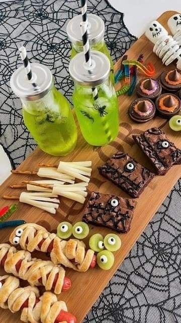 Halloween Movie Night Snack Tray, Halloween Family Movie Night Snacks, Hocus Pocus Themed Birthday Party, Spooky Movie Night For Kids, Hocus Pocus Themed Movie Night, Halloween Movie Night Snack Board, Hocus Pocus First Birthday, Hocus Pocus Menu Ideas, Best Movie Snacks