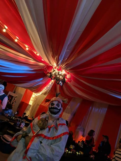 Spooky Circus Halloween Party, Evil Clown Halloween Decorations, Creepy Circus Halloween Party, Haunted House Room Themes, Creepy Circus Party, Haunted Carnival Costumes, Clown Room In Haunted House, Haunted Movie Theater Decorations, Circus Theme Halloween Party