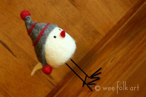 love!!! Wee Folk Art, Tovad Ull, Felted Christmas, Wee Folk, Needle Felting Diy, Wool Felt Projects, Needle Felted Christmas, Wool Needle Felting, Needle Felting Tutorials