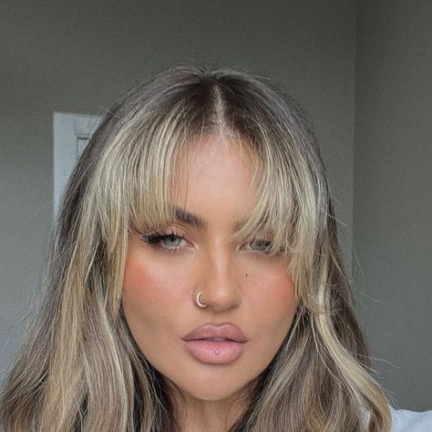 Jamie Genevieve on Instagram: "The power of a fringe trim and a lot of blush x" Jaime Genevieve Hair, Jaime Genevieve, Jamie Genevieve Hair, Jamie Genevieve, Curtain Bangs, Hair Short, Fringe Trim, Hair Inspiration, Bangs