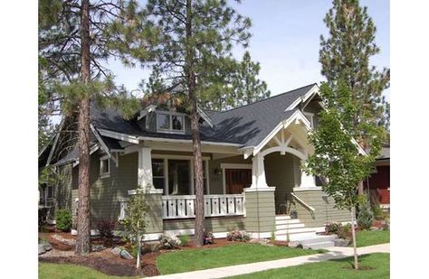 Craftsman Exterior, Bungalow Homes, Empty Nesters, Craftsman Style House, Casas Coloniales, Craftsman Style Homes, Bungalow House Plans, Craftsman Style House Plans, Craftsman House Plan